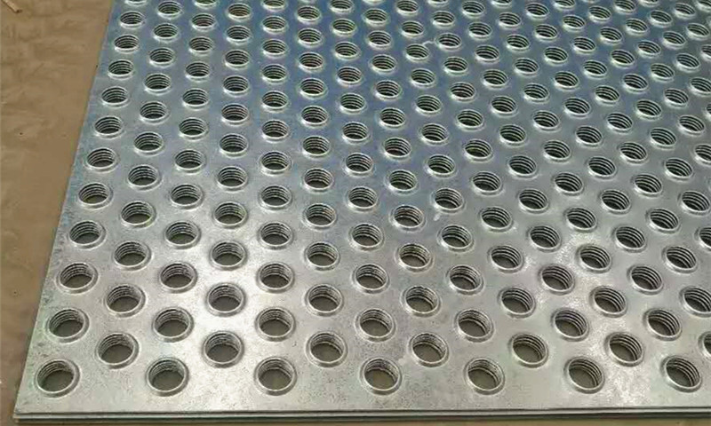圓孔起凸板